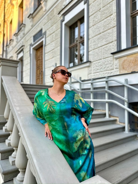 Emerald Botanical Dream Hand-painted Mulberry Silk Dress, One of a Kind Artwear - Etsy Israel Emerald Botanical Dream Hand-painted Mulberry Silk Dress, One of a Kind Artwear - Etsy Israel