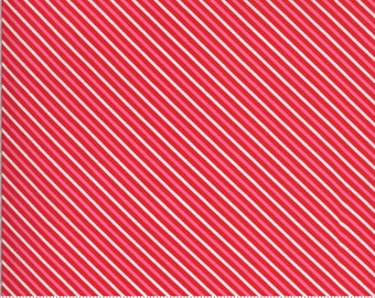 Könnte beinhalten: Roter und weißer gestreifter Stoff mit diagonalem Muster. Der Stoff ist 44 Zoll breit und eignet sich perfekt für Quilten, Basteln und Heimwerkerprojekte.