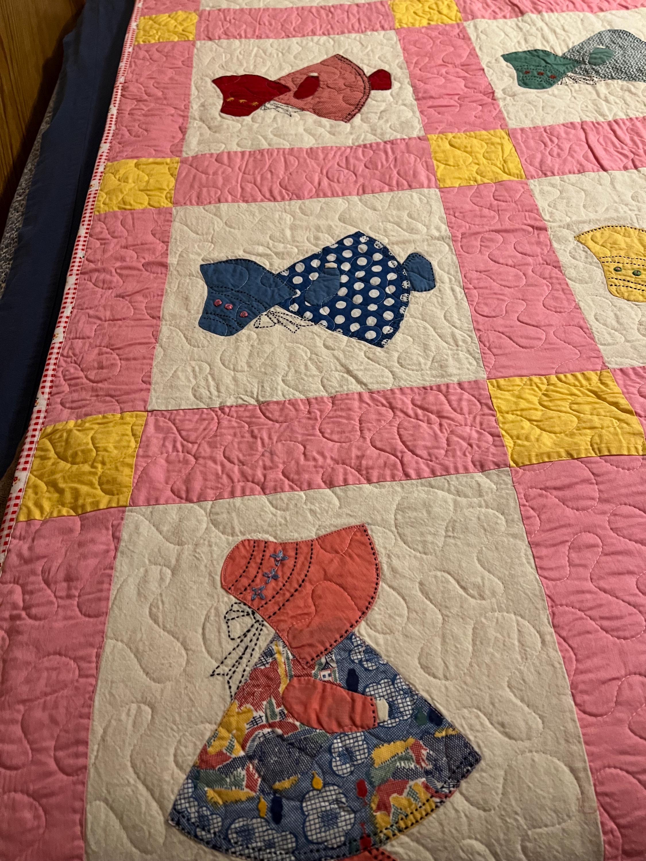 赤と青の花柄ヴィンテージキルトトップ 新しくキルティング 61” x 75