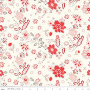 Tela de algodón floral de Riley Blake Designs: Crema, flores rojas