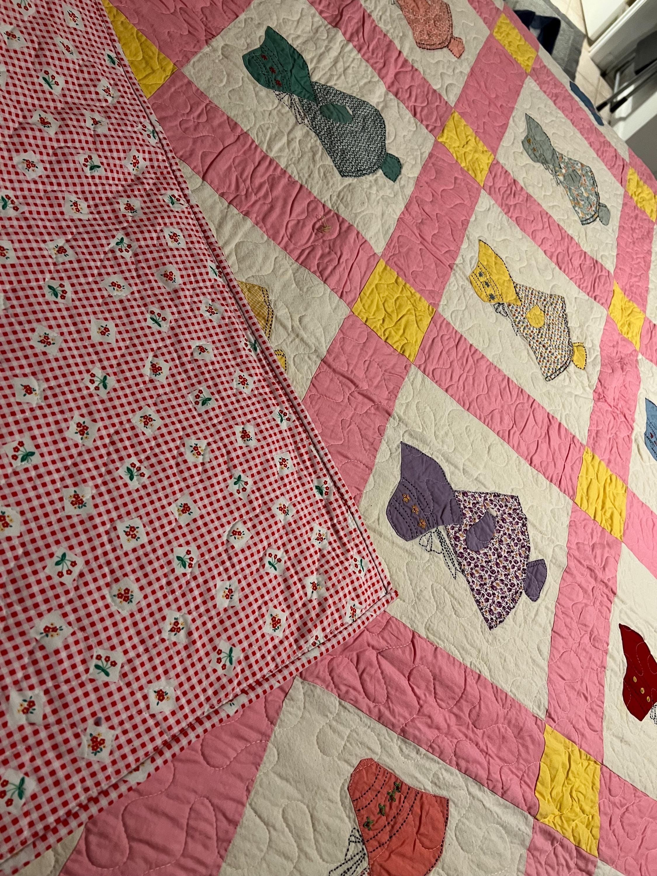 赤と青の花柄ヴィンテージキルトトップ 新しくキルティング 61” x 75