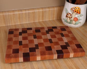 End-grain cutting board