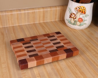 End-grain cutting board