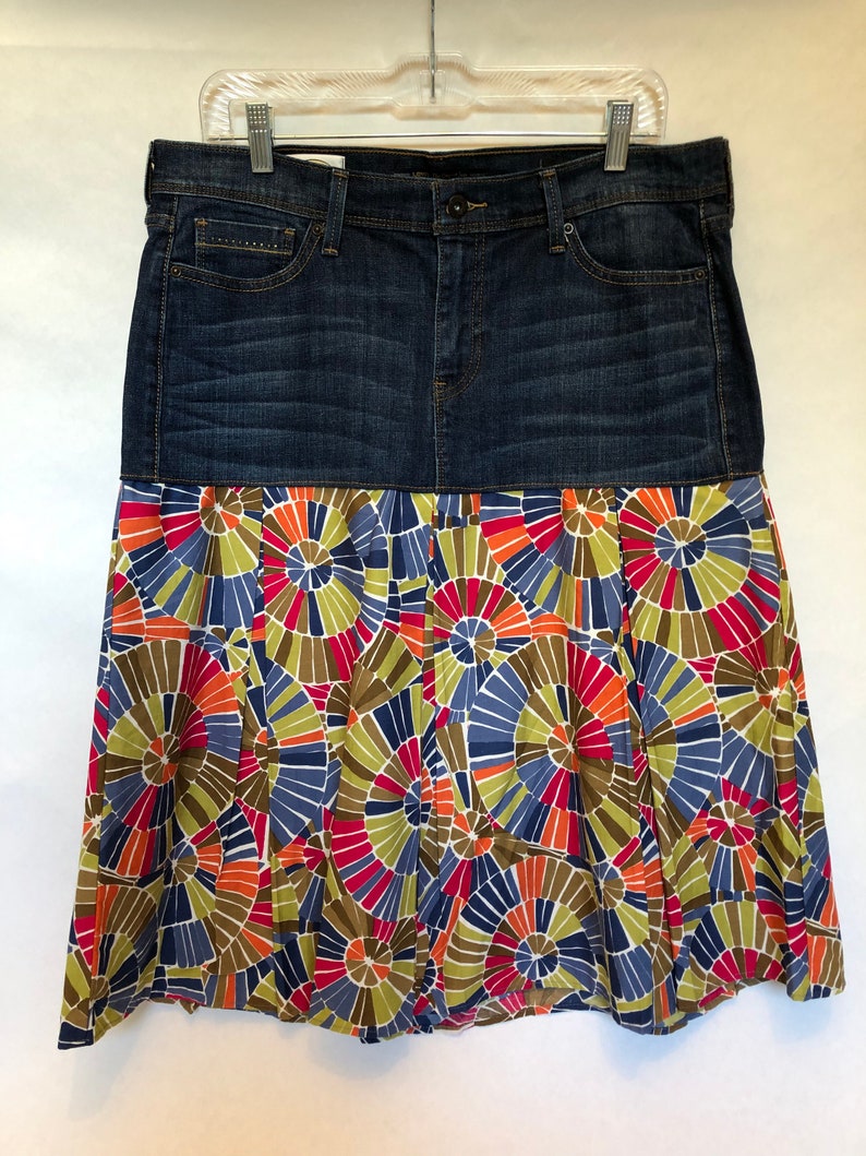 Size 12 Skirt Upcycled Denim Skirt Dark Blue Denim Multi-Color Cotton Pleats OOAK Women/'s 36 Waist