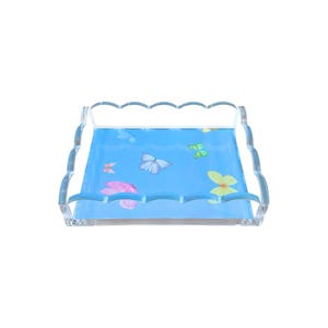 Scalloped Acrylic Mini Tray — Magnetic Mat for 5 x 7 or 4 x 6 Photos, Art, or Messages, Clear