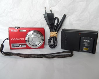 Nikon Coolpix S220 Red Digital Camera Vintage Camera Digital Nikon. 1 Nikon MH-63 Hand Strap + Charger. Tested Ok