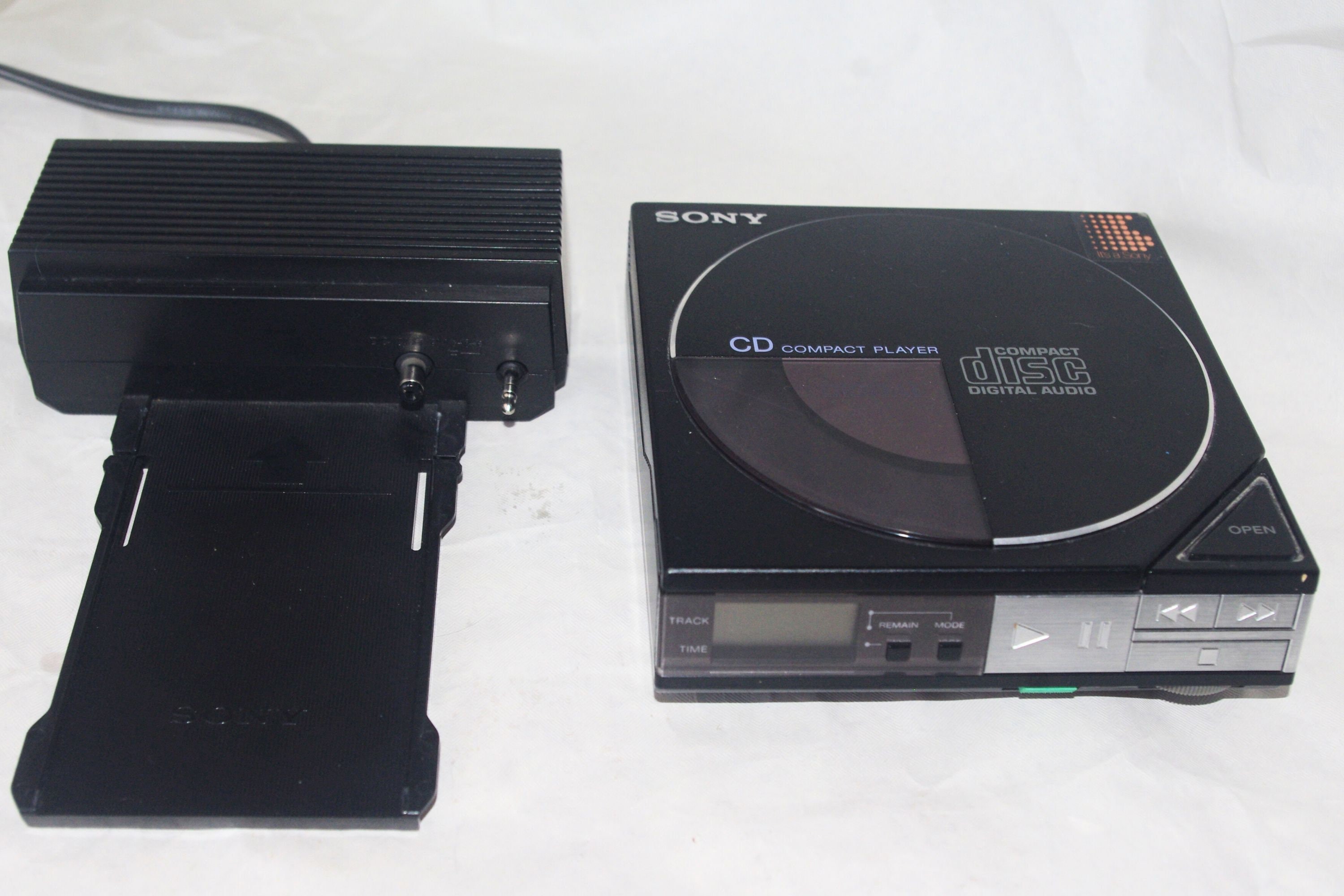 Vintage Sanyo CDP-47 Lecteur CD portable compact avec Bassxpander
