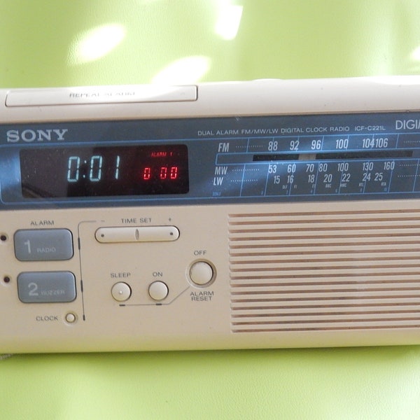 Radio réveil vintage Sony icf-c221L Digimatic des années 80 avec double alarme et radio FM MW LW Horloge numérique