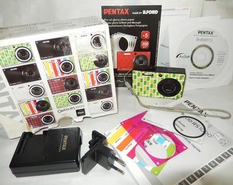 Pentax Optio RS1000 black 14Mp 4x Zoom Digital camera + Interchangeable fronts + case + Pentax charger + Pentax RS 1000 instructions
