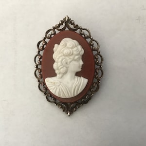 Vintage Cameo Brooch