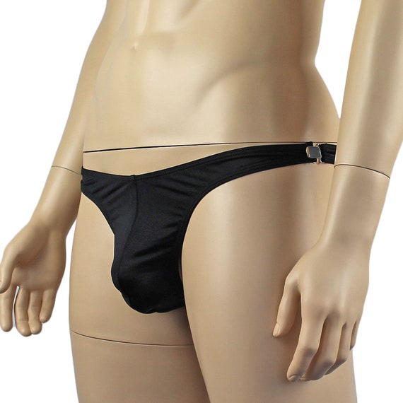 homme avec un string