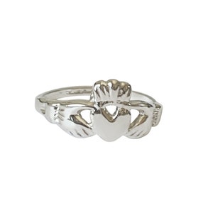 Irischer Claddagh Ring / .925 Sterling Silber / Extra Kleine Größe für Zeh oder Finger / Tolle Geschenkidee
