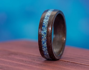 Anillo de madera con incrustaciones de lapislázuli y turquesa: banda de ébano hecha a mano