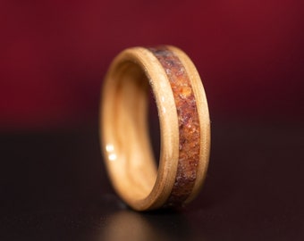 Eichenholz Ring mit Karneol und Granat Inlay - Handgefertigter Naturschmuck