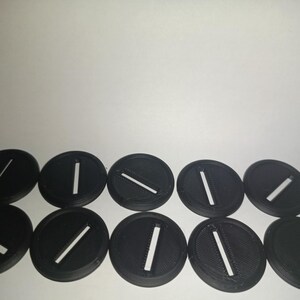 28.5mm Round Black Plastic Miniature Bases – Slotted & No Slot – Wargaming Stands UK