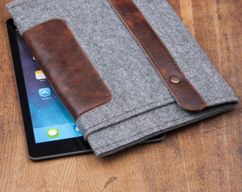 Felt iPad 10.9 Case 2022 with pencil holder and felt pocket. iPad Air 10.9" case