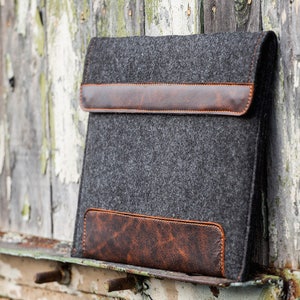 Handmade Felt Case for Asus 12-17" – Snap Button Closure, Leather Trim, Pencil Slot under the flap – Fits VivoBook, ROG, Zenbook and other.