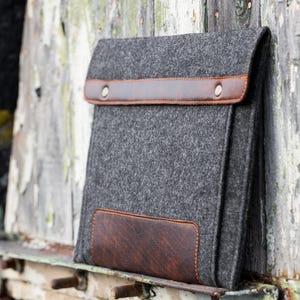 Felt Case for Microsoft Surface. A Sleeve for Surface Pro and Go with Pen Holder, Pockets and Leather Details. 7 Colors To Choose From.