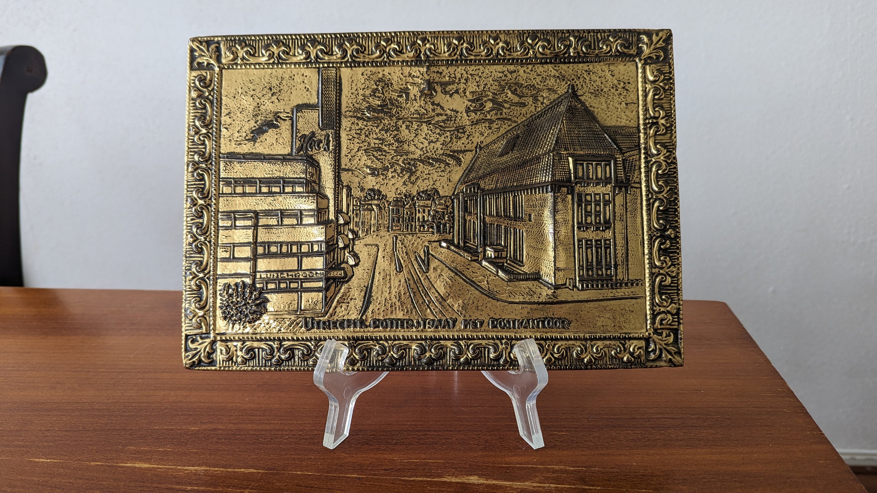 Brass wallhanging Utrecht, Dutch wall decor Utrecht, Hecks lunchroom, Utrecht Potterstraat, brass wall decor, postoffice Utrecht, antiques