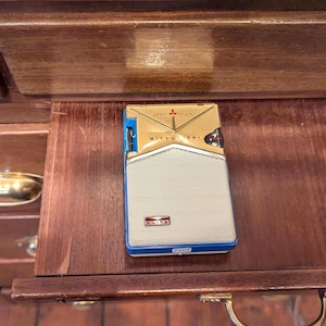 Mitsubishi 6x 870, blue pocket radio, Mitsubishi 6x 870 AM, Mitsubishi blue, Mitsubishi radio, Mitsubishi AM Japan, blue Mitsubishi 6