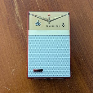 Mitsubishi 8x 360, red pocket radio, Mitsubishi 8x 360 AM, Mitsubishi red, Mitsubishi radio, Mitsubishi AM Japan, red Mitsubishi 8