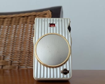 Rádio AM Electra YTR-603 vintage, rádio de bolso bege, fabricado no Japão.