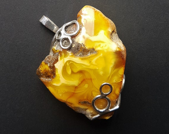 28,9g Large Amber Pendant