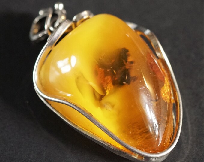 Luxury 31.20 grams Lemon Glittering Natural Genuine BALTIC AMBER stone pendant with 925 Sterling Silver chain