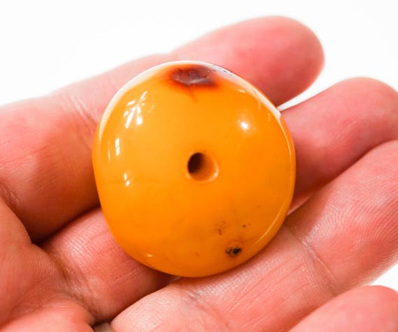12.5g. Amber Donut
