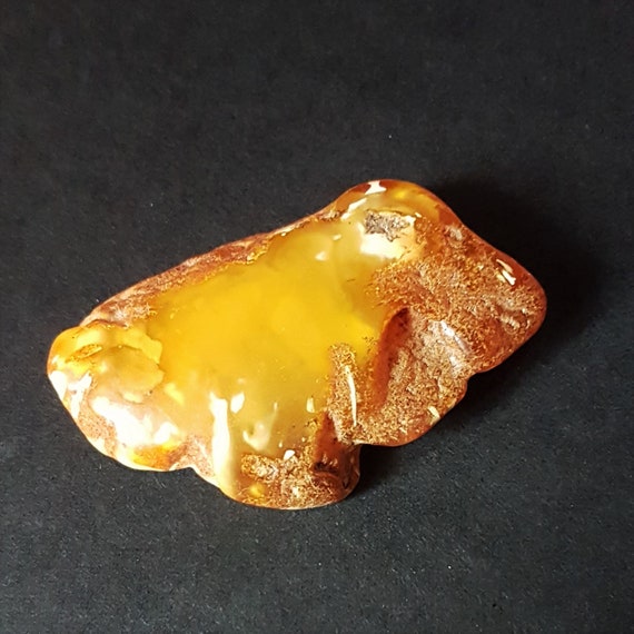 11,9g. Genuine Baltic Amber Stone, Butterscotch Amber