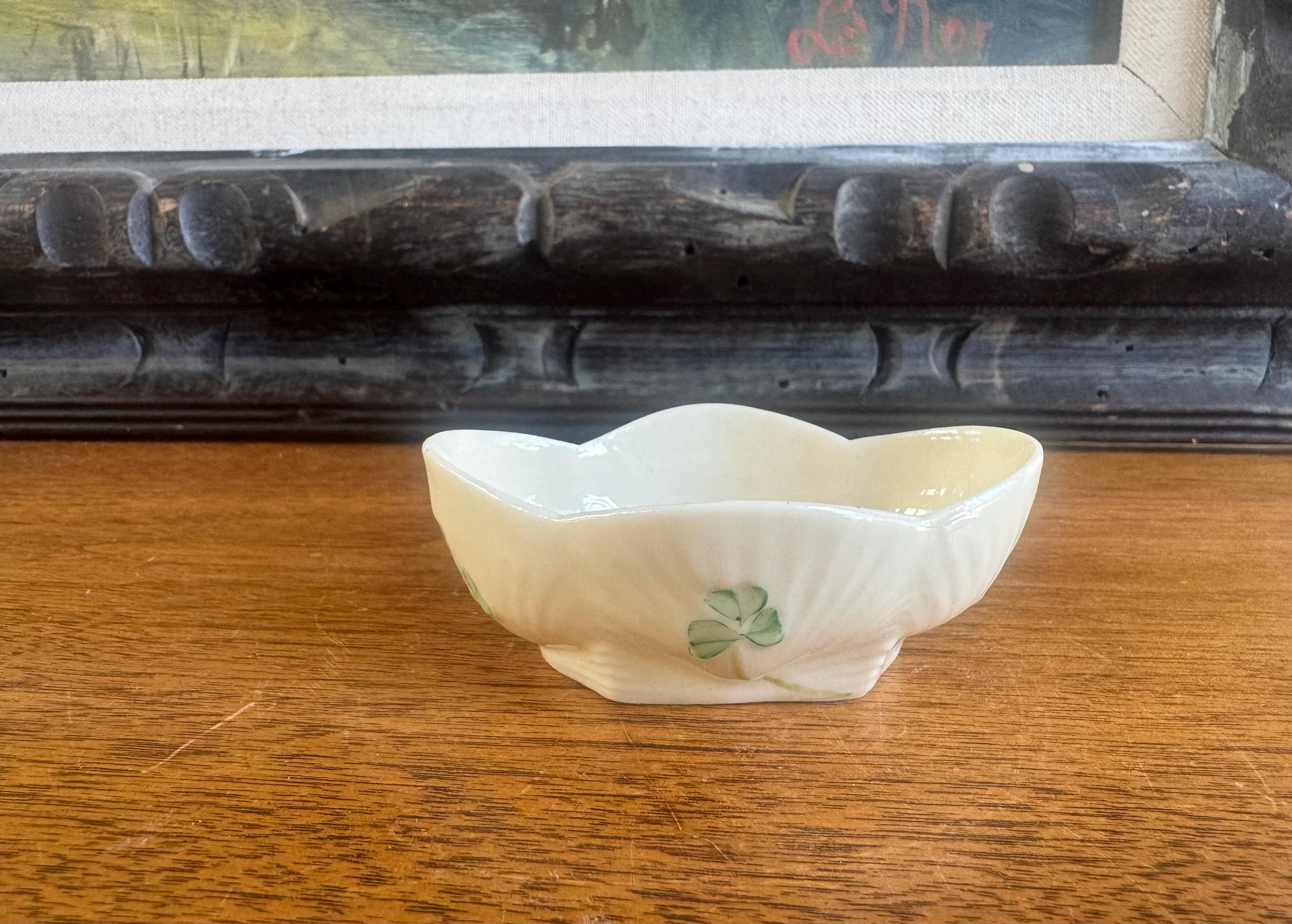 belleek ベリーク 花瓶①アイボリー 楽天市場】アンティーク 花瓶 シャムロック Belleek ベリーク