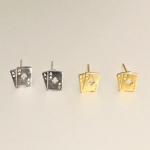 Puces d'oreilles As en argent sterling, Puces d'oreilles cartes à jouer porte-bonheur, Puces d'oreilles As Pocket, Boucles d'oreilles As de poker, Bijoux de cartes à jouer