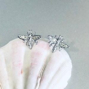 Bienen-Ohrstecker, kleine Silberbienen-Ohrstecker, Bienen-Bolzenohrringe in Sterlingsilber, zierliche bienenförmige Ohrstecker in Silber
