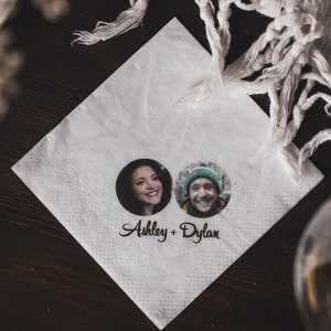 50 Tinder Napkins / Personalized / We met on Tinder / Tinder wedding / Tinder favor / Tinder couple / Photo napkins / Engagement party