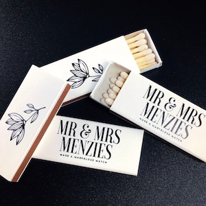 Cajas de cerillas personalizadas para Mr y Mrs - Diseño personalizado Mr&Mrs Matches - Favores de boda minimalistas - Favores de boda en el patio al aire libre - Decoración de bodas