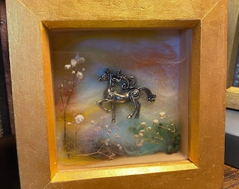 Oeuvre d'art fantaisiste en laiton pour cheval et singe. Fairycore fantaisie romantique mystique cottagecore mignon inhabituel unique