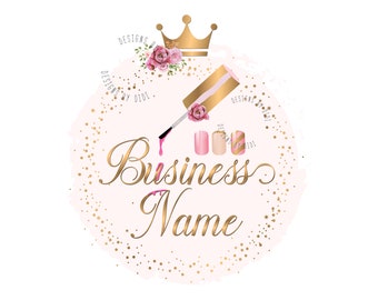 Könnte beinhalten: Ein pinkfarbenes und goldenes Logo mit einer Krone, Blumen und einer Nagellackflasche, aus der rosa Nagellack auf eine Reihe von pinkfarbenen und goldenen Nagelspitzen tropft. Der Text "Designs by Didi" und "Business Name" ist in goldenen Buchstaben.