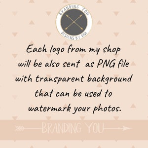 K&ouml;nnte beinhalten: Ein Logo f&uuml;r ein Grafikdesign-Gesch&auml;ft mit dem Text "Branding You" und "Designs by Didi" in einem Kreis mit gekreuzten Pfeilen. Der Text "Jedes Logo aus meinem Shop wird auch als PNG-Datei mit transparentem Hintergrund gesendet, das zum Wasserzeichen Ihrer Fotos verwendet werden kann." befindet sich unter dem Logo.