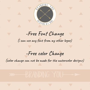 K&ouml;nnte beinhalten: Branding You Designs by Didi Logo mit gekreuzten Pfeilen in einem grauen Kreis. Der Text darunter lautet: -Kostenloser Schriftartenwechsel (ich kann jede Schriftart aus meinen anderen Logos verwenden) -Kostenloser Farbwechsel (Farbwechsel kann f&uuml;r Aquarelldesigns nicht vorgenommen werden) >>>BRANDING YOU