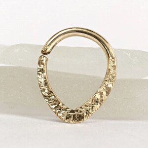 Septum Ring goud, gevoelige huid sieraden 22K oorbel, Daith oorbel, kraakbeen hoepel 22K, Helix piercing goud, septum sieraden Goth Helix hoepel