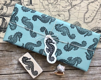 Hand carved rubber stamp „sea horse“, hippocampus motiv, under water,printmaking, card design, gift wrapping, gift tags, scrapbooking