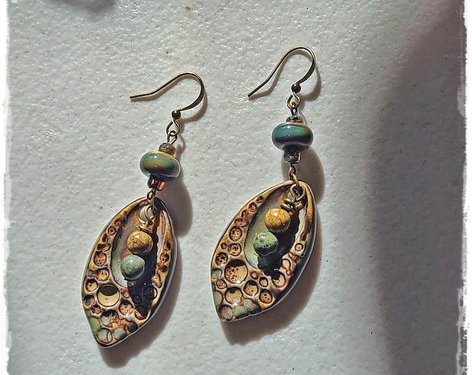 TOPANGA CANYON COLLECTION "c.1969" - Trippy Hippie-Chic Dangle Porcelain Earrings, Bohemian Ceramic EarArt [TCC63]