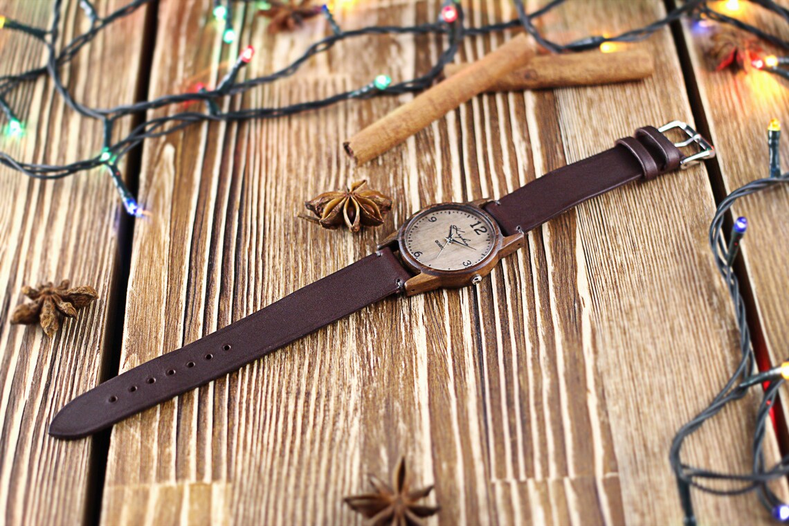 Holzwanduhr 