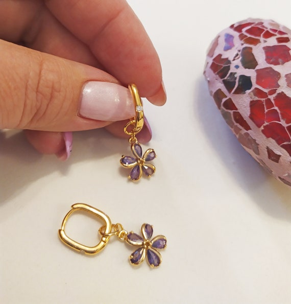 Orecchini a cerchio in oro medio con zirconi cubici, orecchini pendenti a forma di fiore lilla, orecchini in oro, orecchini da donna, regalo - Italia