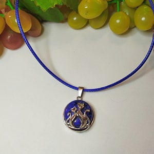 Blue sodalite pendant with cats, gemstone jewelry, cord with animal pendant, blue kitty pendant, xmas gift, animal lovers gift