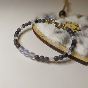 Labradorite and moonstone beaded bracelet, bracelet with pendant, gray bracelet, stone bracelet