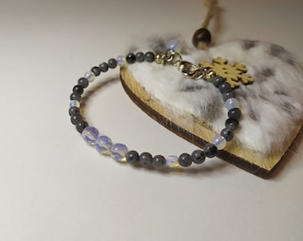 Labradorite and moonstone beaded bracelet, bracelet with pendant, gray bracelet, stone bracelet