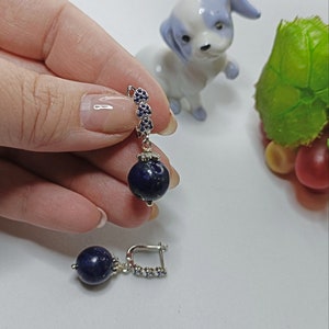 Blaue Ohrringe, Herzohrringe, Ohrringe mit Lapislazuli, Ohrringe mit Lapislazuli-Anhängern, Geschenksteinohrringe