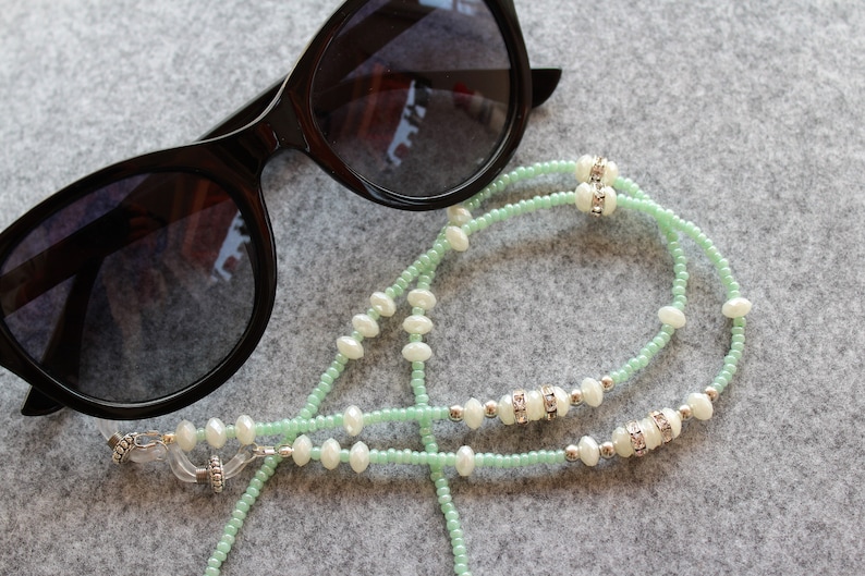 eyeglass neck cord woman gift cord,glasses holder Gentle Pearl glasses chain beaded light green eyeglasses lanyard with rhinestones