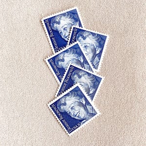 Cinque francobolli blu Eleanor Roosevelt da 20 centesimi d'epoca inutilizzati